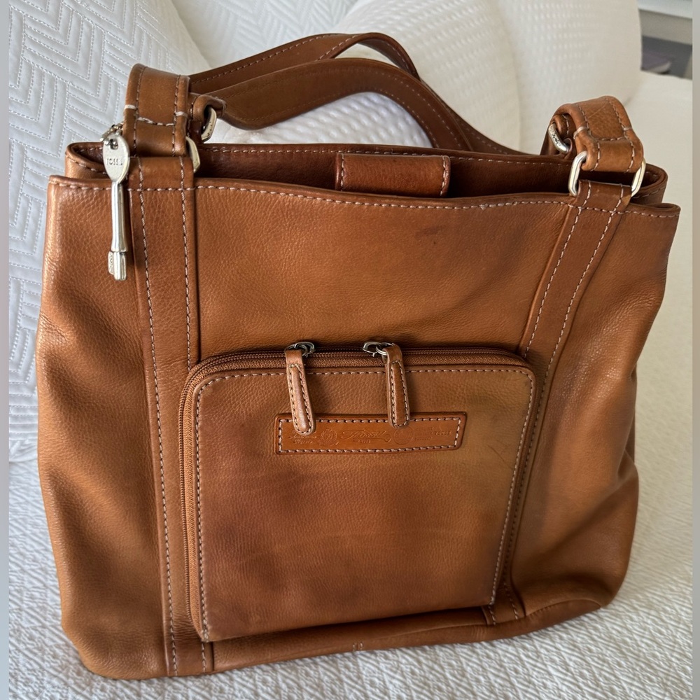 Fossil handbag purse. Soft brown leather. Zipper closures, zippered front pocket - Picture 2 of 12